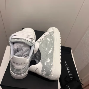 Vita sneakers från Numeris - Helt nya skor har aldrig använt. 