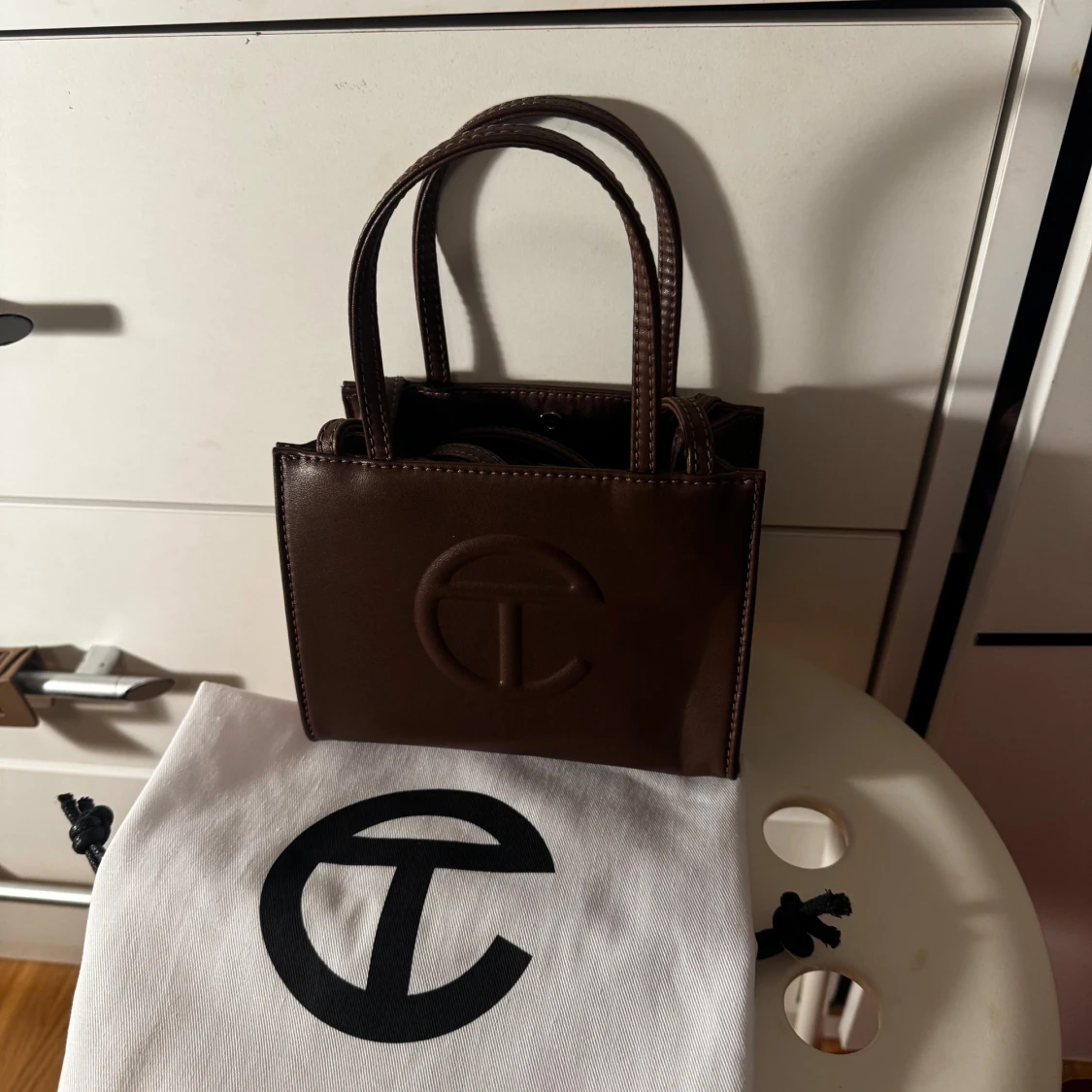 Brun handväska från Telfar