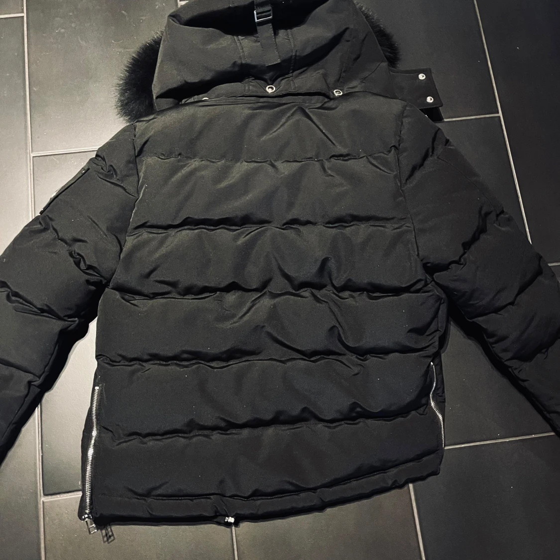 Svart dunjacka  Moose Knuckles - 1