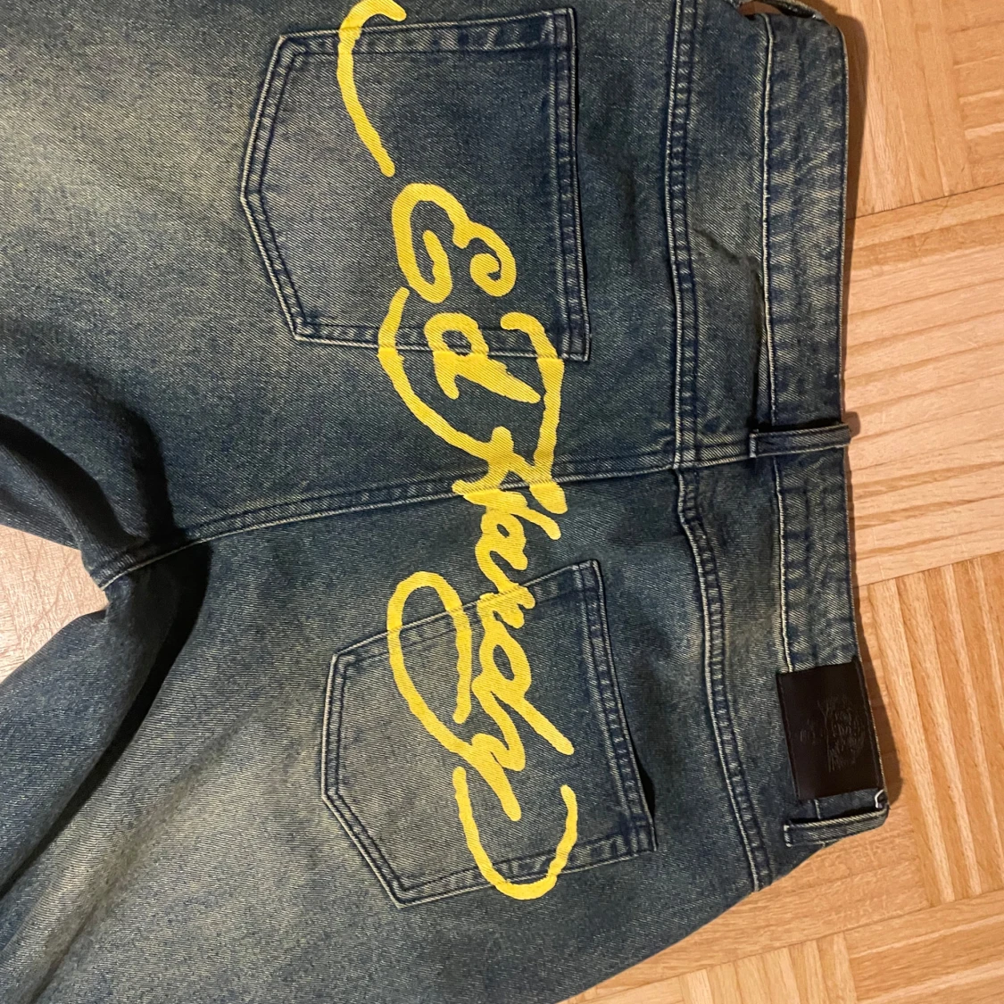 Jeans med drakbroderi från Ed Hardy - 93