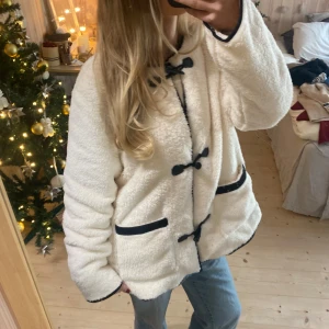 Vit teddyjacka  - SUPER snygg Teddy jacka!!❤️❤️tryck gärna på köp nu💕💕
