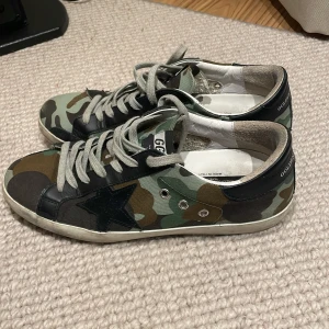 Golden goose camo - 41 storlek , dustbag tillkommer