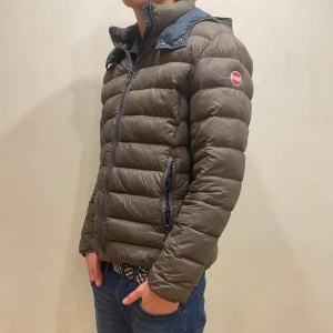 Colmar Jacka - Hej! Säljer nu min jacka från märket Colmar, storlek 48/S, bra skick modellen är 184cm och väger 70kg . Tveka inte på att höra av dig om du har frågor eller funderingar kring jackan!