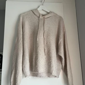 Stickad hoodie - Stickad hoodie från Lindex💓ganska nopprig som man ser på bilderna