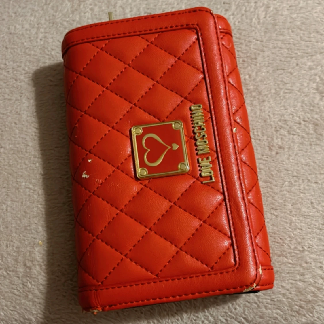 Röd quiltad plånbok från Love Moschino - 90