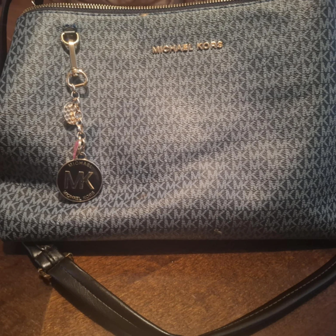 Skriv vid undring om prisarna för väskarna - 91