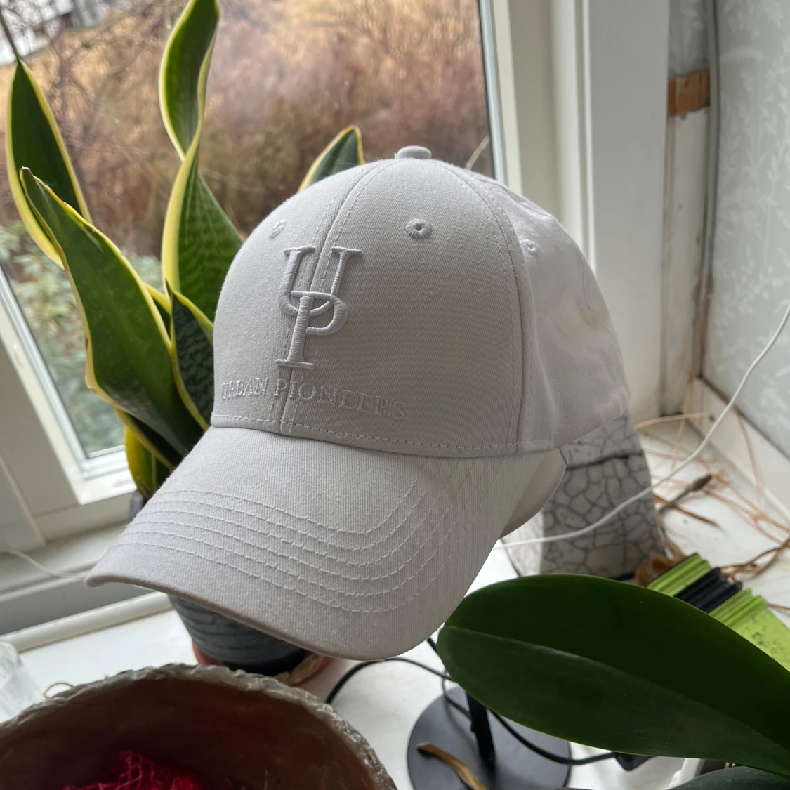 Vit keps från Urban Pioneers