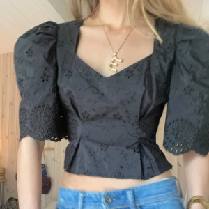 Blus - SUPER snygg figursydd blus❤️❤️