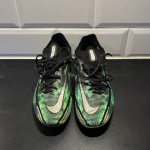 Nike phantoms  - •Nike phantom GT 2elite DF FG. En ovanlig sko som inte många har. Väldigt skön. Finns en liten defekt man ser inte den och påvärkar inget av skon. 