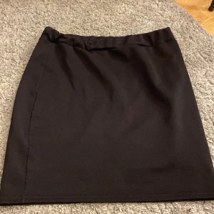 Kjol! - Helt ny ! Strl XL men skulle mer säga M