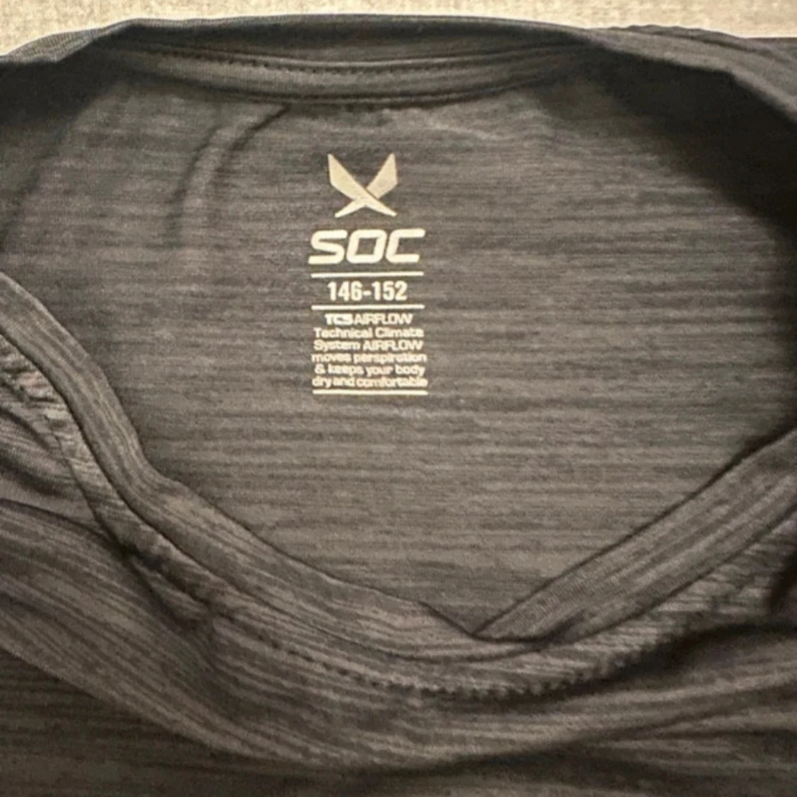 Grå tränings-t-shirt från SOC - 2