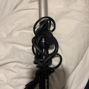 Locktång babyliss  - Jätte fin locktång från babyliss, inte använd så mycket.