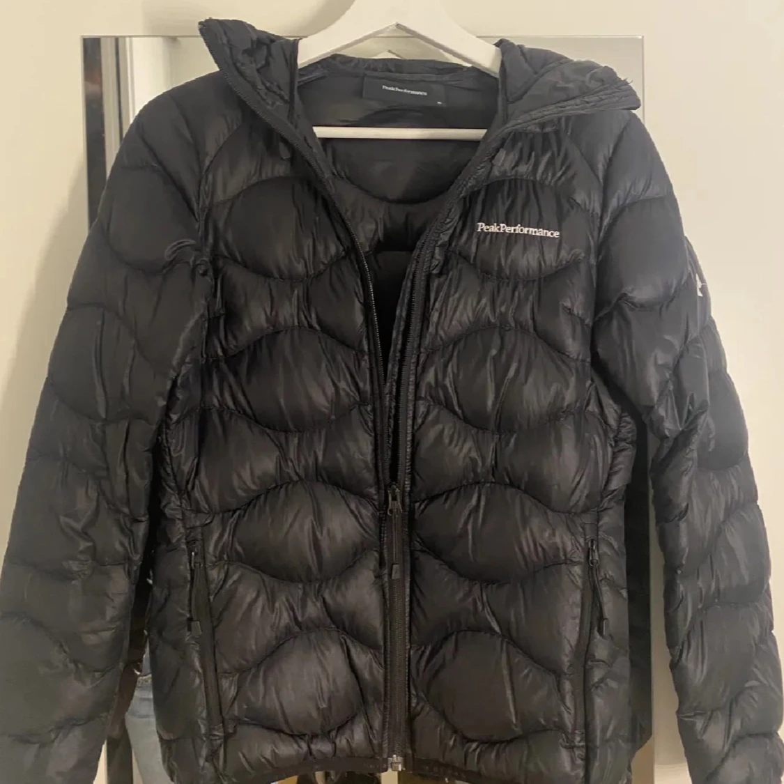 Svart dunjacka från Peak Performance - 1