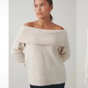 Beige offshoulder tröja - Säljer min supermysiga offshoulder tröja!!! ❤️