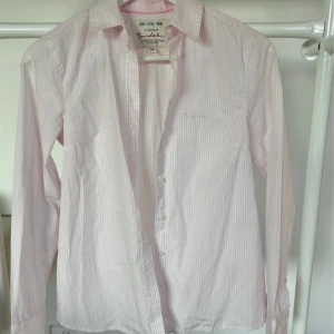 Bondelild stripped pink & white shirt - Fresh cute shirt for summer in size 34 (Skjorta vit och rosa randig). Bought second hand but like new. 