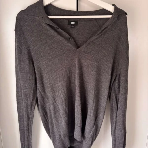 Grå tröja från Uniqlo - Tröja från uniqlo/ strl S/ bra skick/