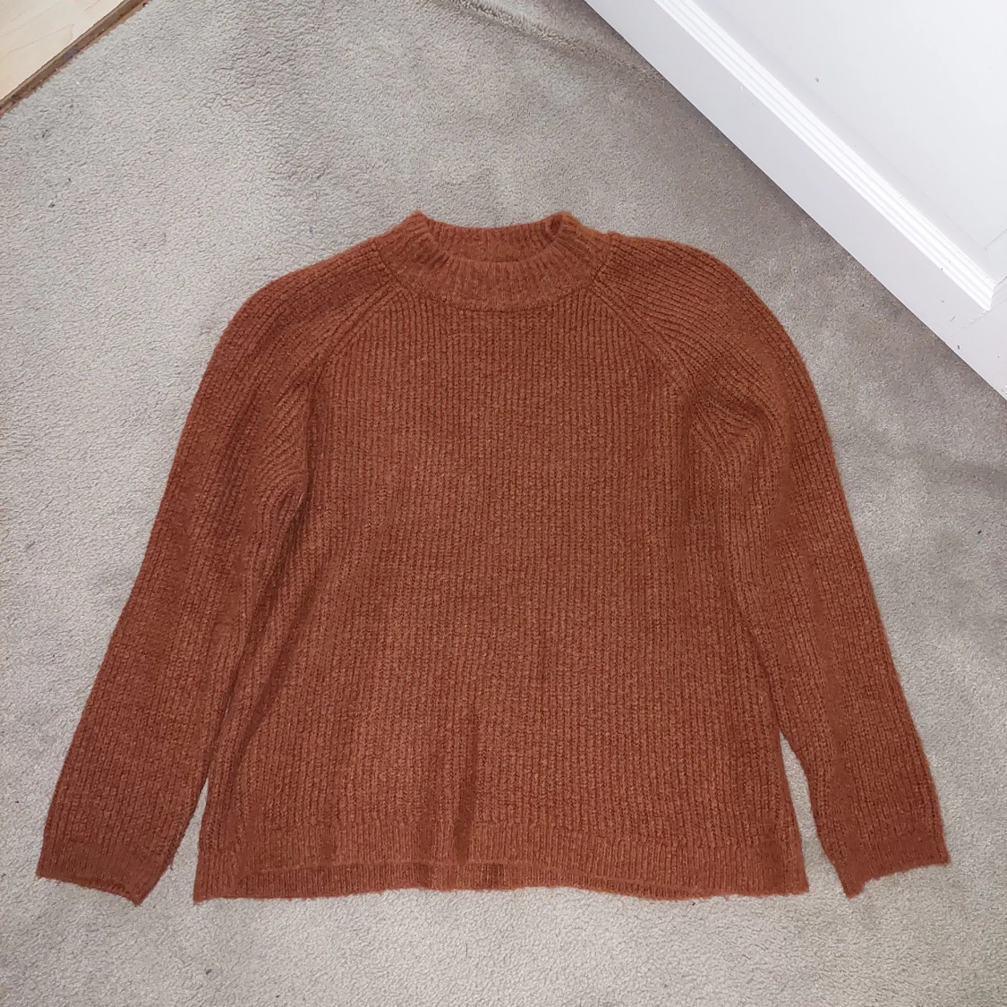 Brun stickad tröja från ONLY