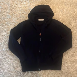 Cashmere hoodie  - Säljer den här as feta cashmere hoodien från sayless, nypris 999 säljer för endast 399 skicka ett PM vid frågor!