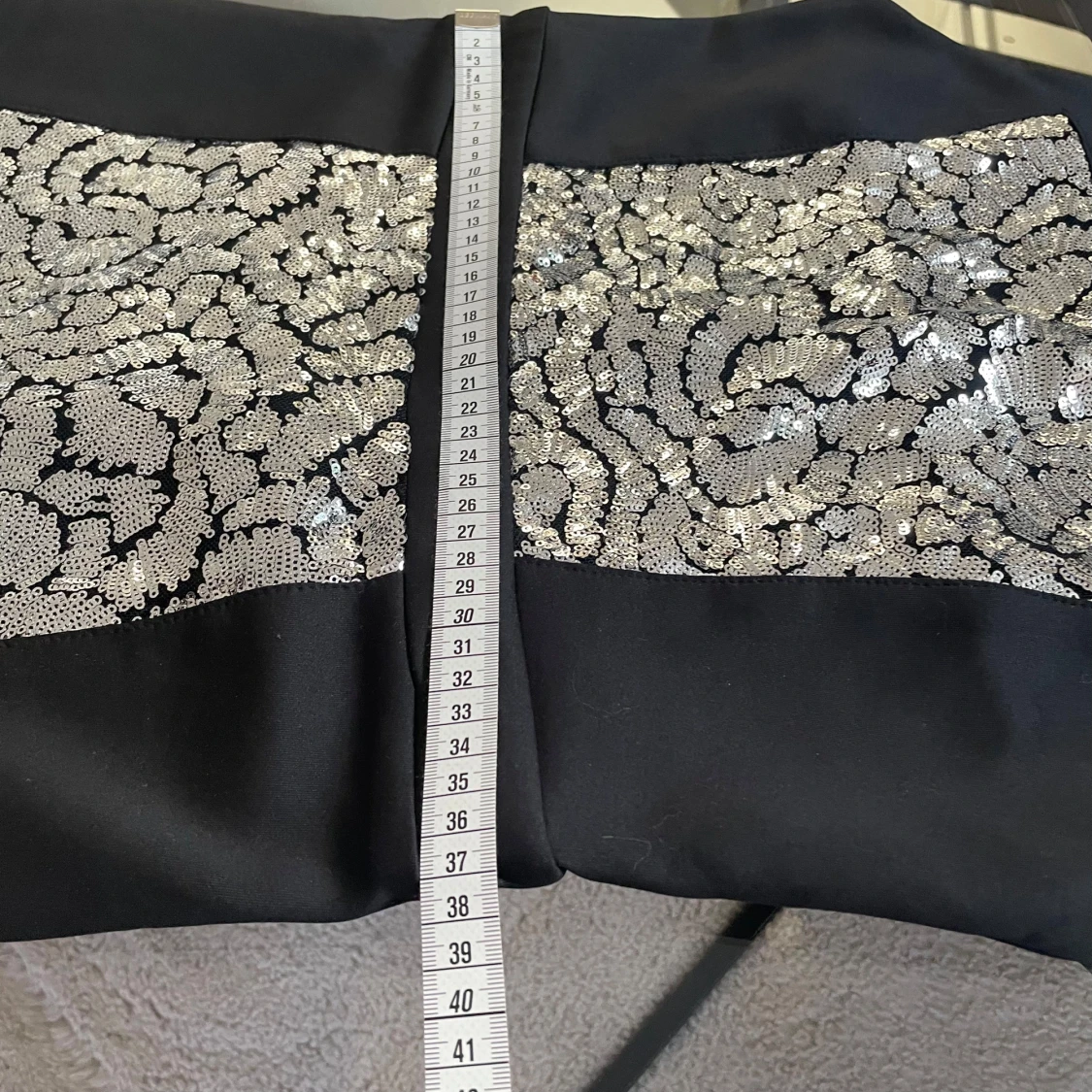 Svart klänning med paljetter från SisterS Point - 4