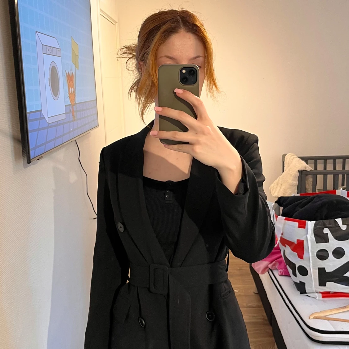 Svart kappa med bälte