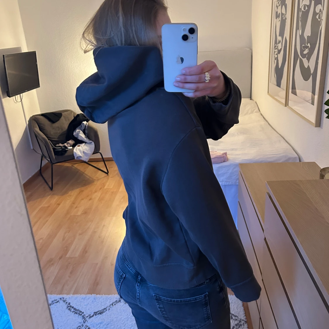 Mörkgrå hoodie