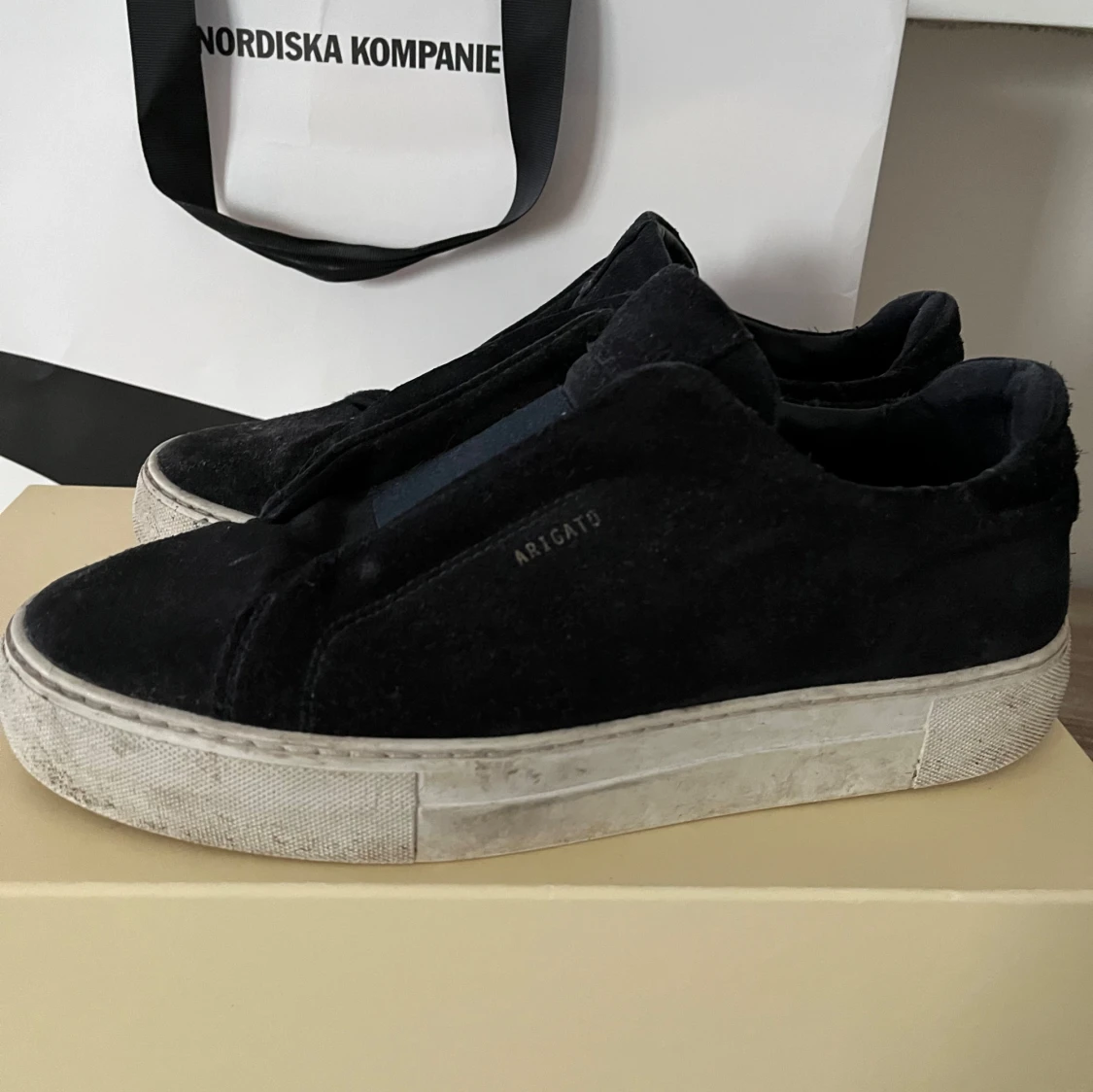 Svarta sneakers från Axel Arigato - 1