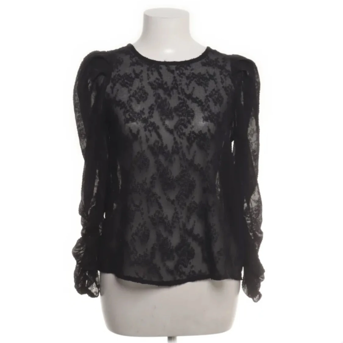 Svart spetsblus från MNG