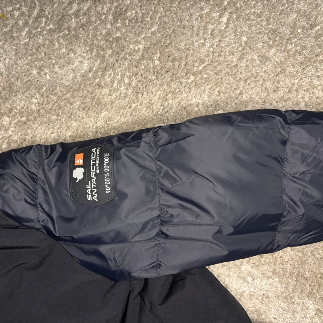 Svart dunjacka från Sail Racing - 4