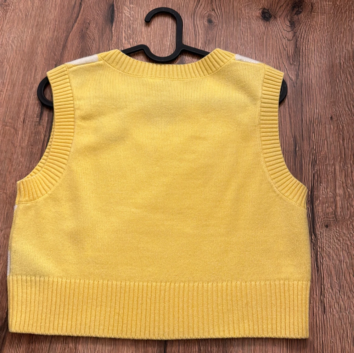 Gul och vit stickad väst - 1