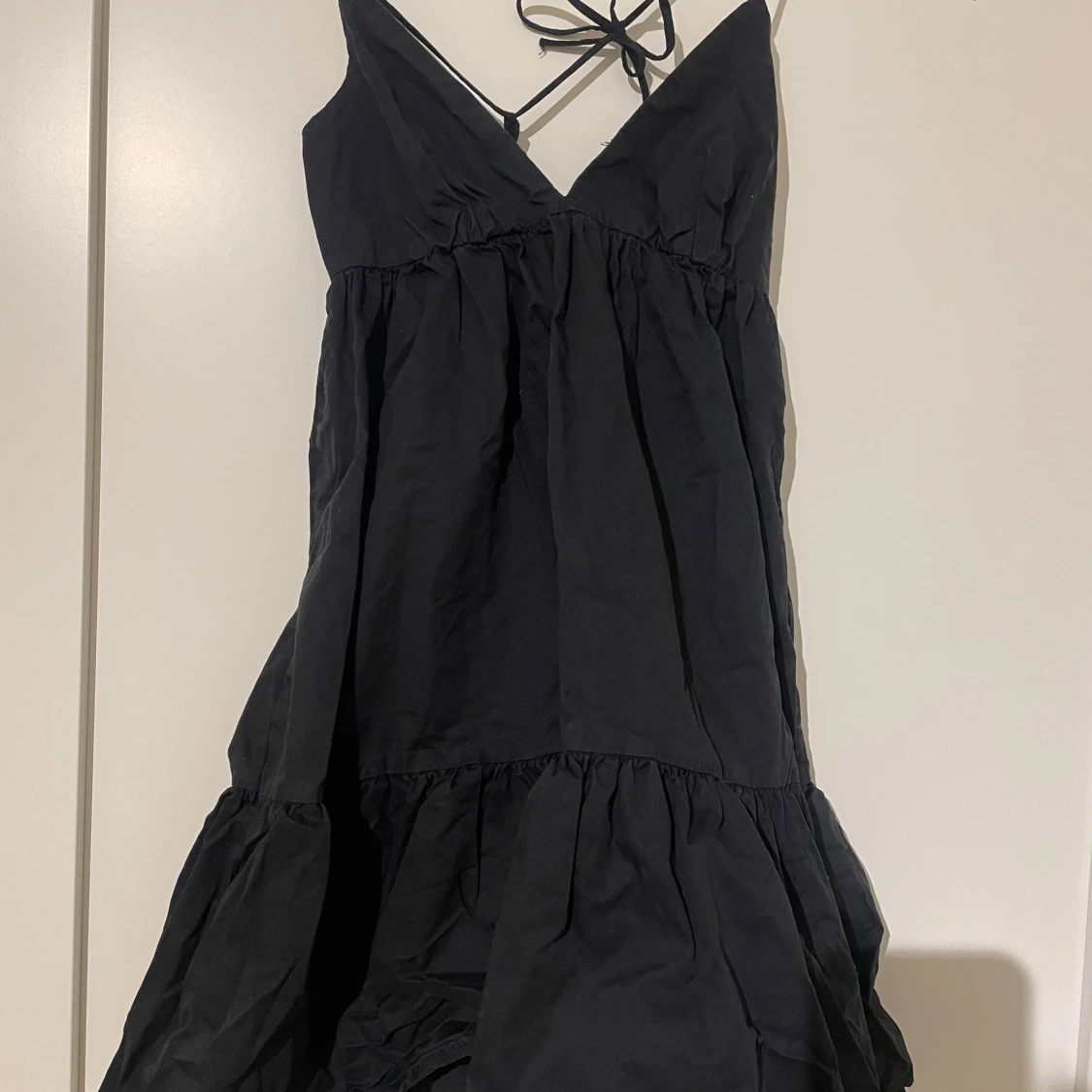 Svart kort klänning med knytband Zara - 1