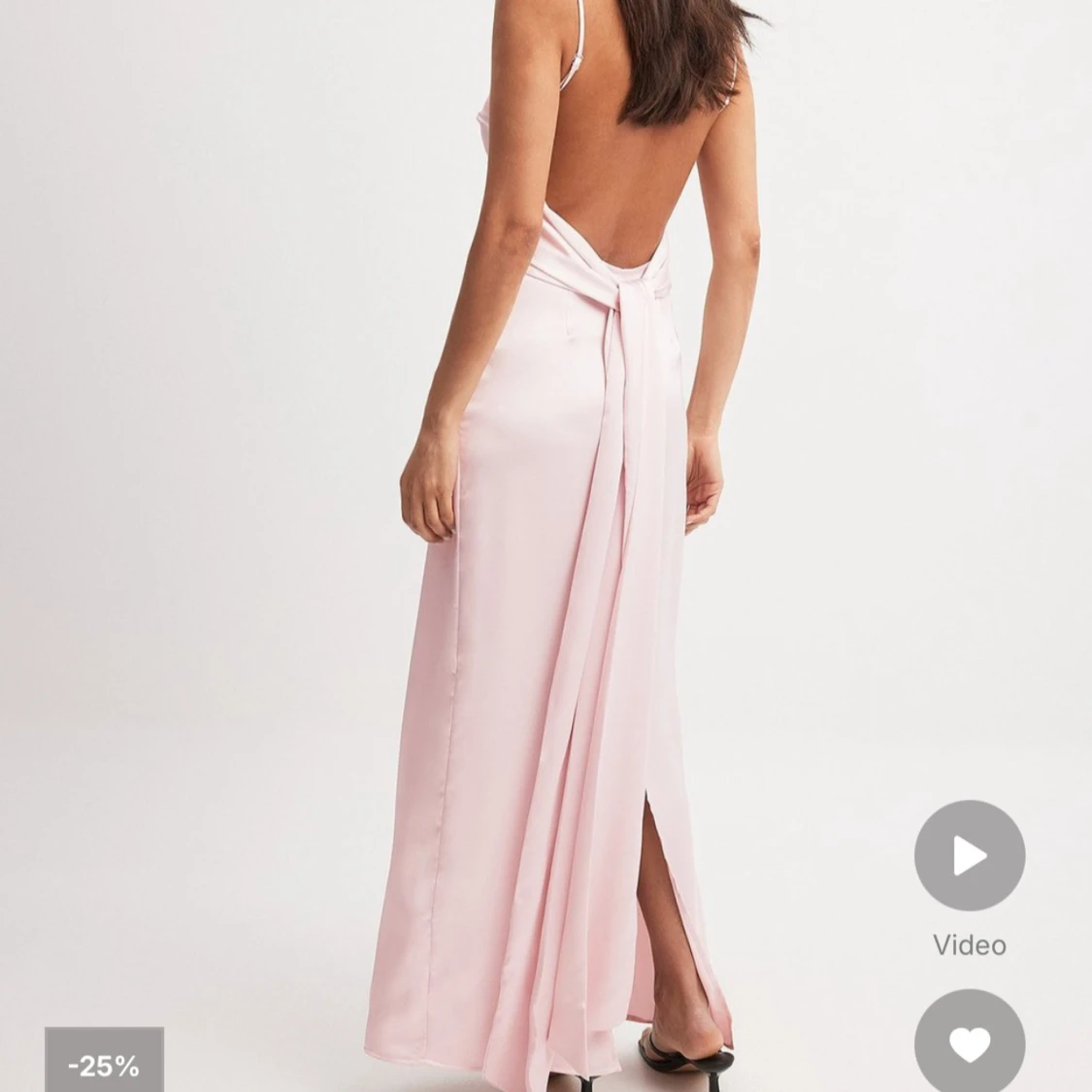 Ljusrosa långklänning med öppen rygg