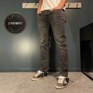 Replay Grover jeans  - Ett par Replay jeans i unik färg | jeansen är i halvbra skick, mycket fläckar över hela jeansen som syns i vissa ljus, skick 8,0/10 | size 33/30 som sitter riktigt bra på mig, jag är 181cm 70kg | nypris 1600, priset är inte hugget i sten!