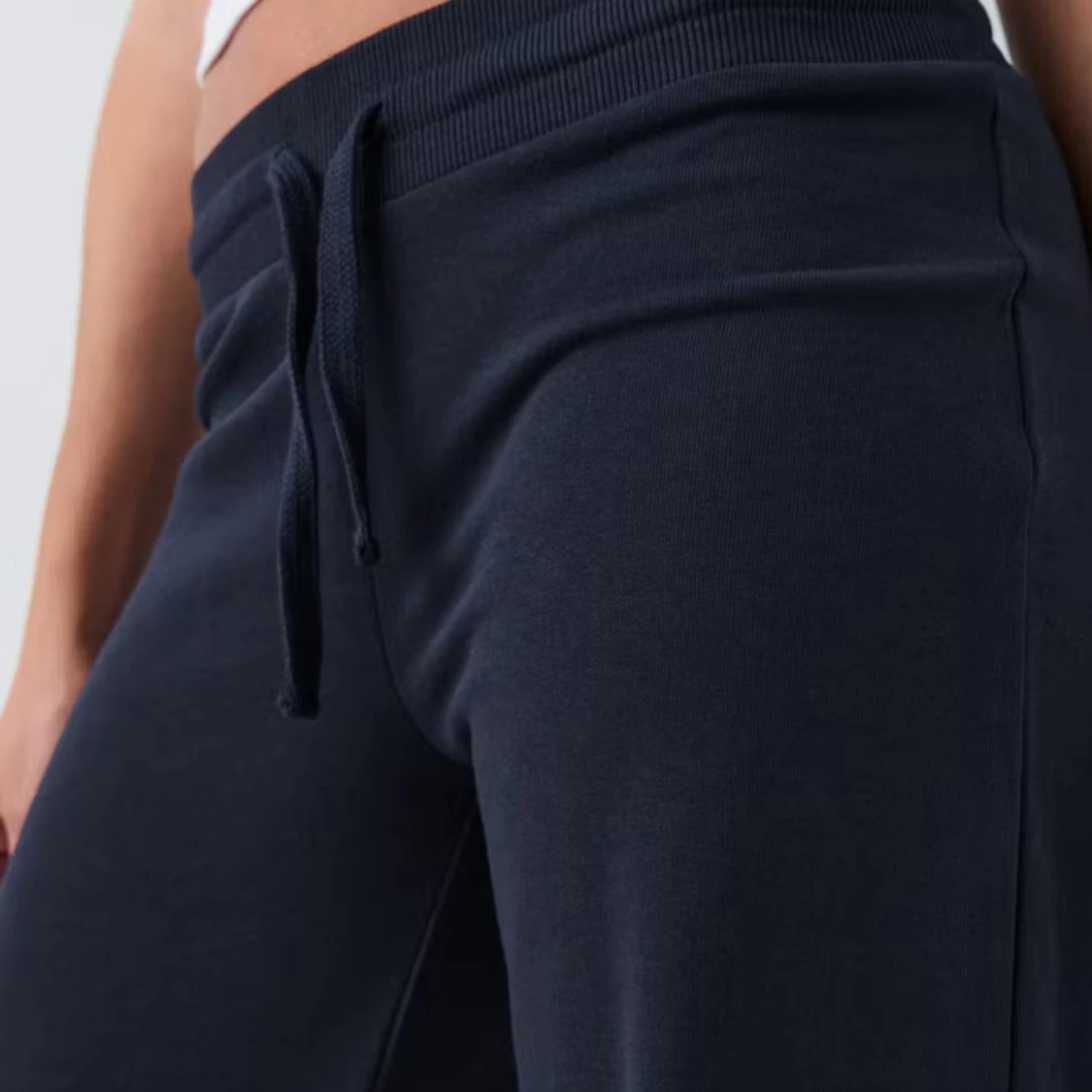 Gina Tricot marinblå low waist mjukisbyxor - 2