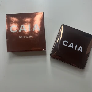 Caia bronzer - Bronzer från Caia i färger ”La Digue”. Använd några gånger men endast med borste.😍