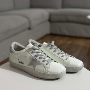 Golden goose - Golden goose, vita, storlek 41, helt oanvända. Priset kan diskuteras!. 