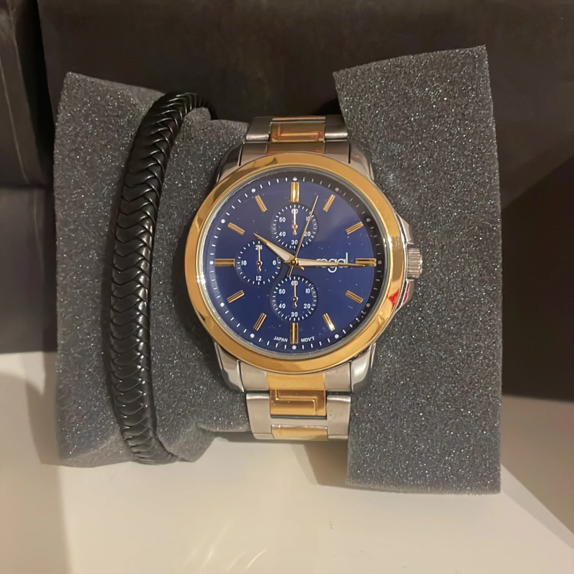 Blå, silver och guld klocka från regal  - 1