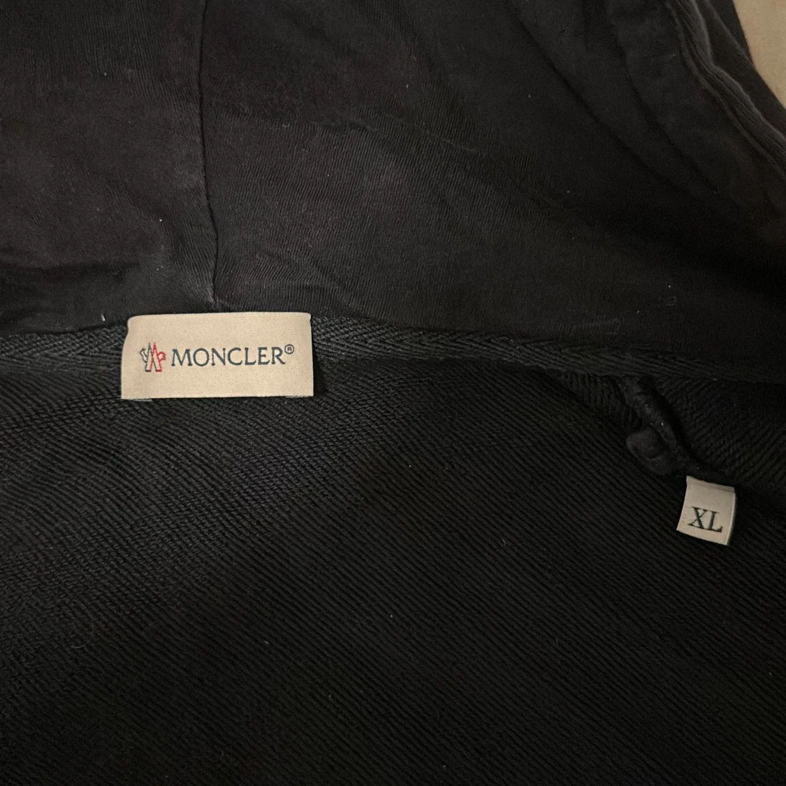 Mörkblå hoodie från Moncler - 2