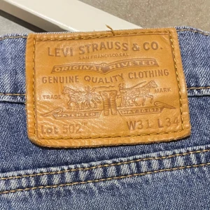 Levis 502 - W31 L34. Skick 8/10 sparsamt använda, säljs pågrund av används för lite.