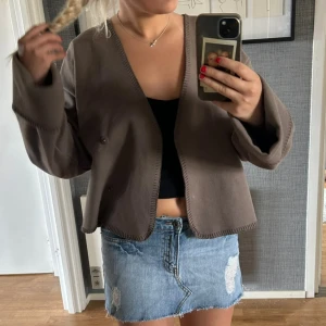 Ginatricot kofta - Snygg tunn jacka/kofta. I nyskick! Knappt använd! 