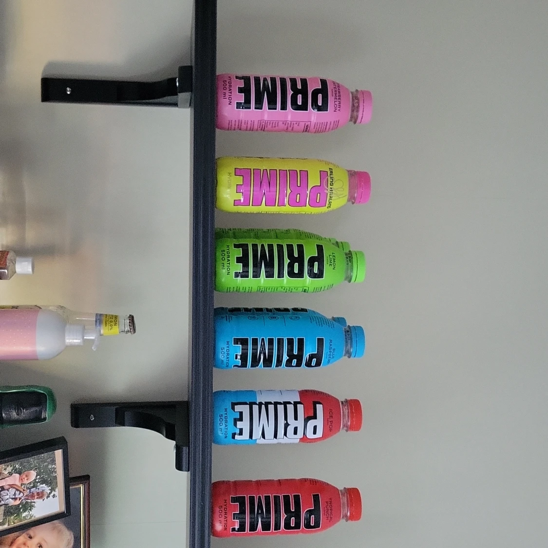 Prime collection + lotion/glidmedel + 6x kinderäggs leksaker + lightning mcqueen strumpor med sula - 92