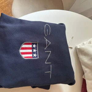 Gant tröja - Blå gant tröja i fint skick