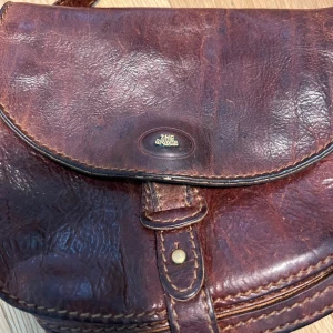 The bridge väska - Snygg vintage väska från märket ”the bridge” använd men i gott skick! (Ny kostar ca 4700kr) 😍🤩  Priset kan diskuteras🥰