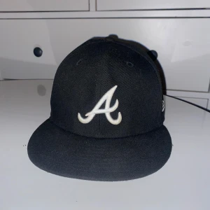 New era keps/ baseboll keps  - Säljer då den inte kommer till användning, nypris 599. Skriv för fler bilder 