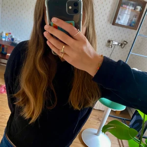 Ribbad hoodie - Använd en del, liten fläck på armen och lite dammig, se bild. Storlek xxs men passar mig som har s.