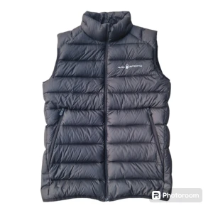 Sail Racing Väst - Säljer denna riktigt snygga sail racing väst💯 Bra skick👍 Kom dm vid frågor🙏