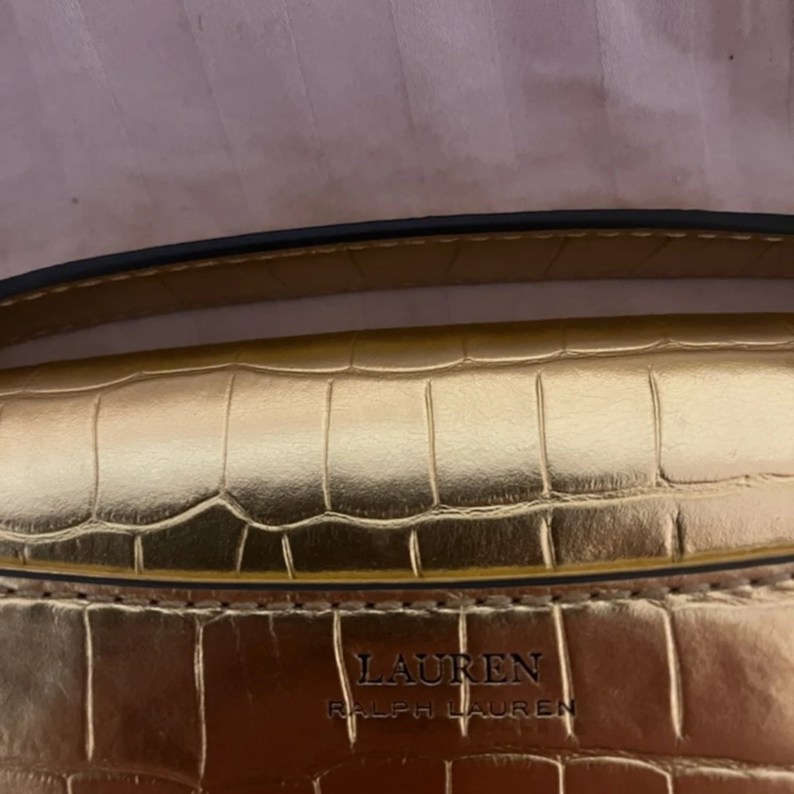 Guldig axelväska från Ralph Lauren - 93