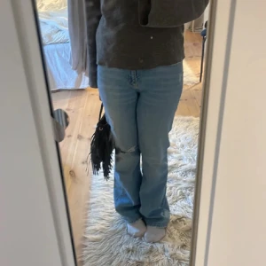 Snygga jeans  - Lånade bilder från Plick, jag köpte ett par byxor från Plick men dem var för stora så tänkte sälja vidare dem ❤️