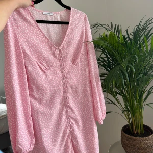 Klänning  - Superfin klänning från Nelly 