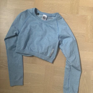 Träningstopp gymshark - Croppad träningstopp från gymshark. Storlek M, knappt använd