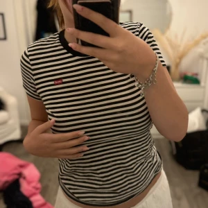Levis T-shirt  - Superfin Levis t shirt använd ett fåtal gånger som ny